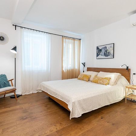 Stylish Studio Apartment By Irundo Ровинь Экстерьер фото