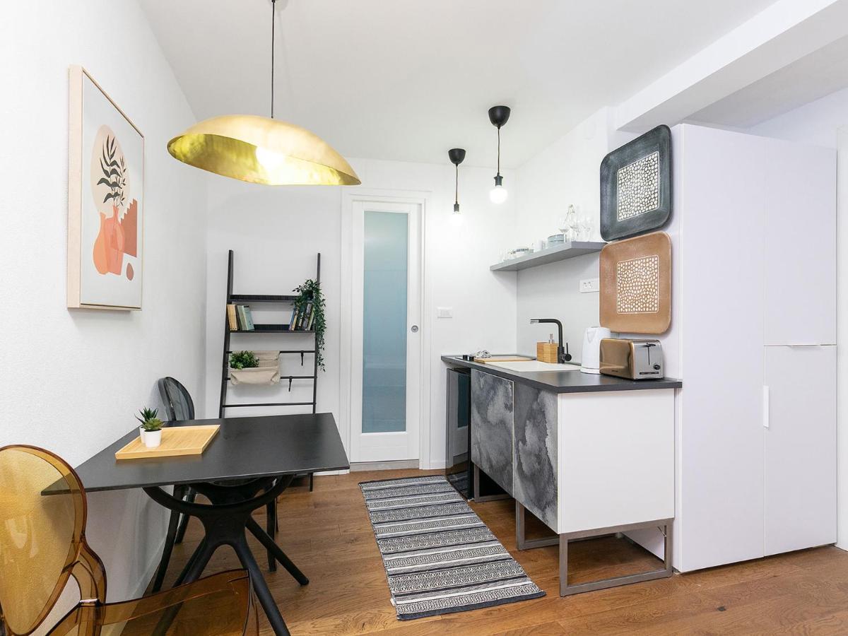 Stylish Studio Apartment By Irundo Ровинь Экстерьер фото