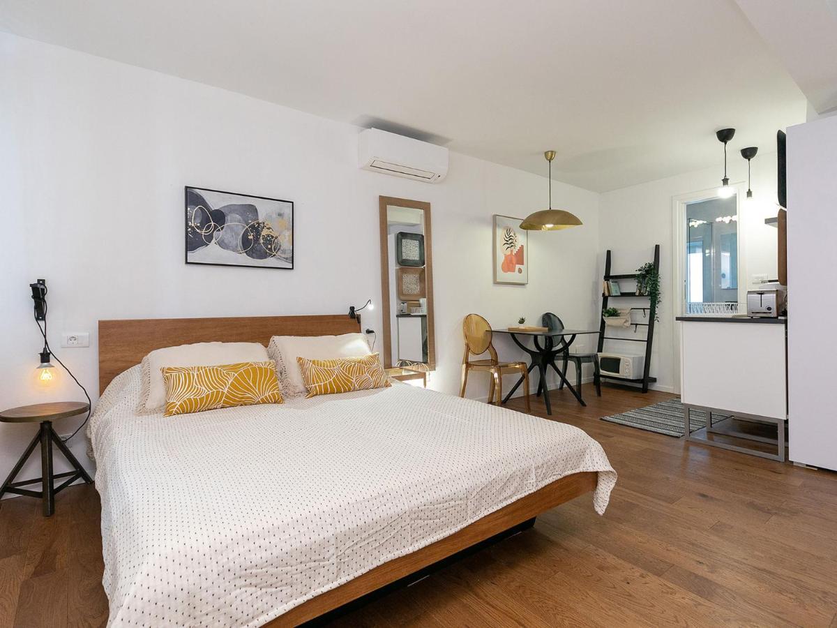Stylish Studio Apartment By Irundo Ровинь Экстерьер фото