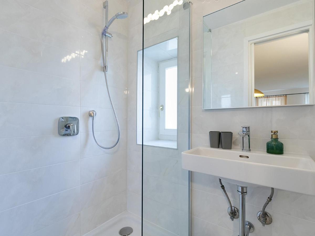 Stylish Studio Apartment By Irundo Ровинь Экстерьер фото