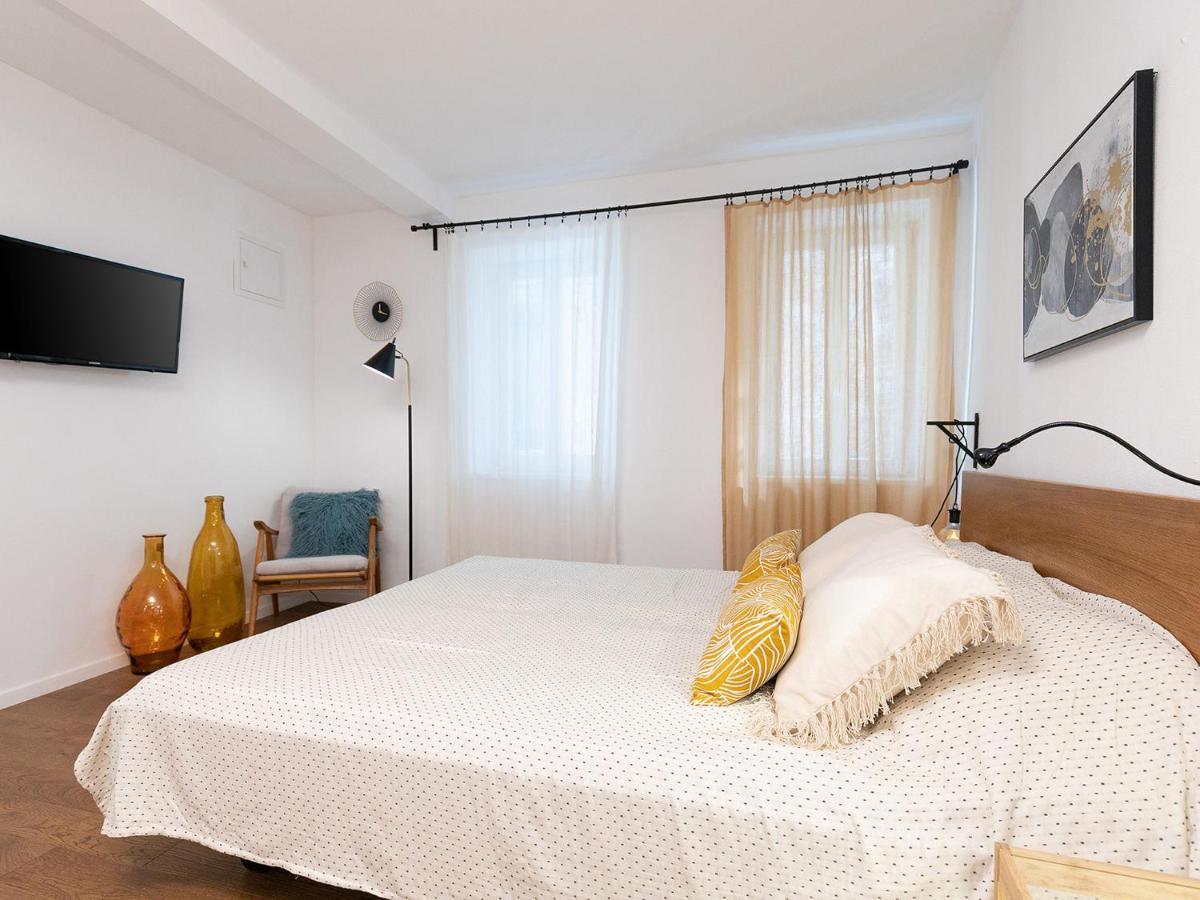 Stylish Studio Apartment By Irundo Ровинь Экстерьер фото
